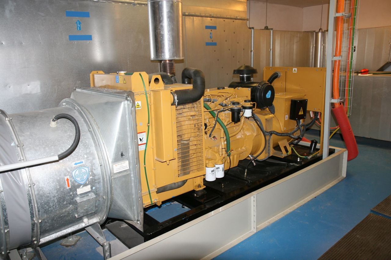 V budově nesmí chybět ani výkonný záložní diesel agregát.