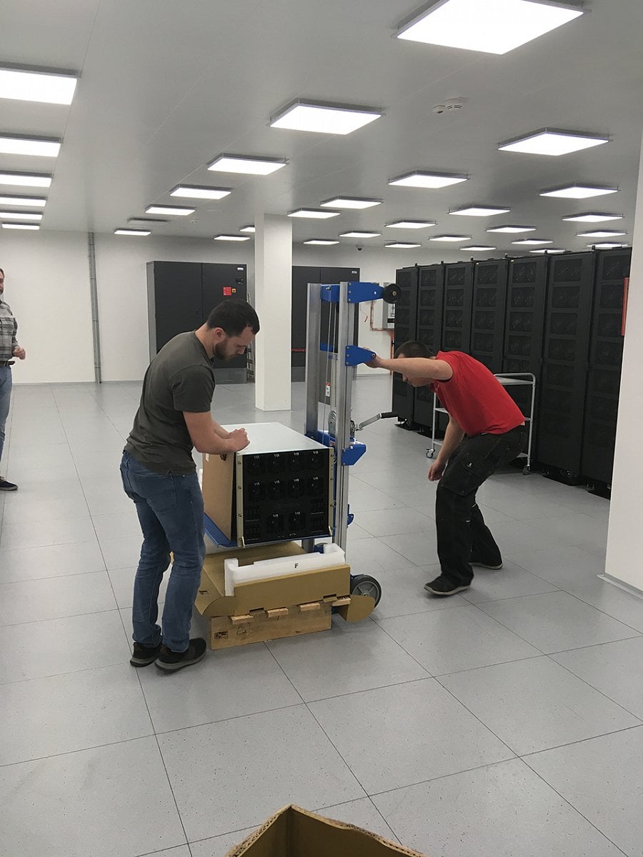 Spuštění superpočítače Nvidia DGX-2 na IT4Innovations v Ostravě