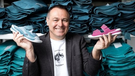 Od kanceláře v garáži k pěti milionům párů bot. Rodinná firma Medistyle drží při životě české obuvnické řemeslo