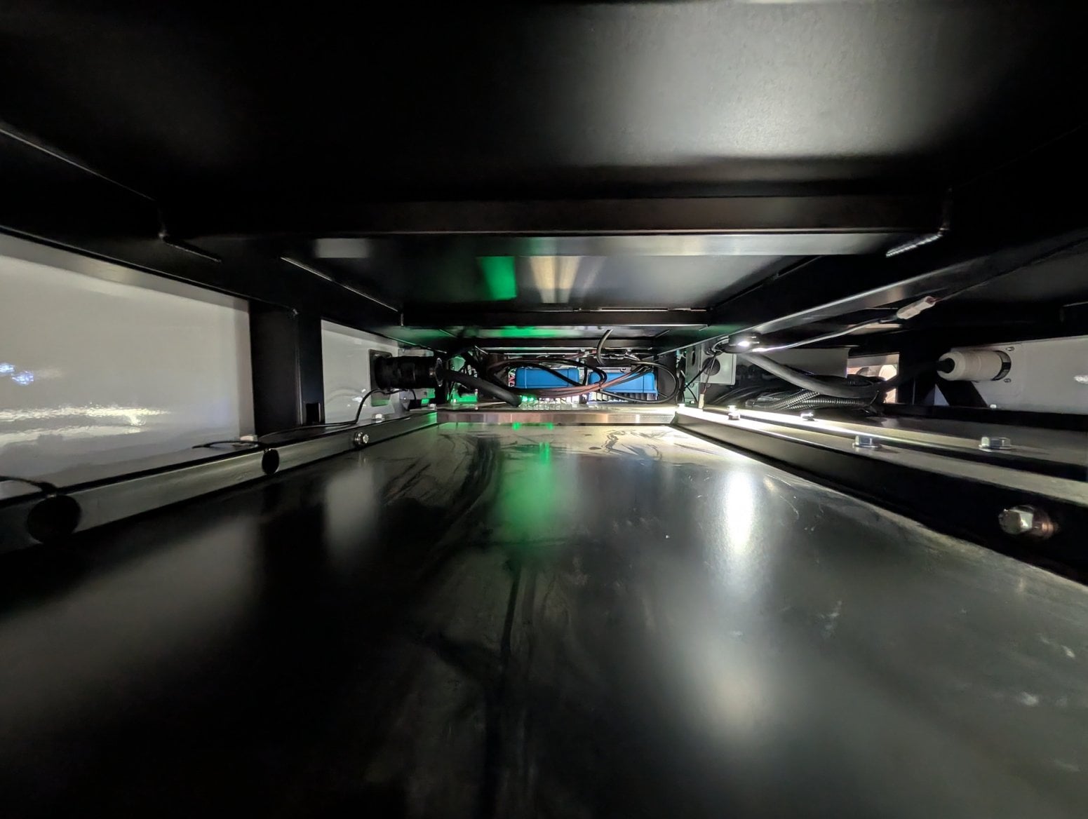 Auto Rivian R1S s mobilním připojením k internetu od AWS