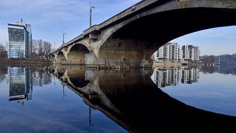 Náhledový obrázek - Na odstřel. Pražští radní schválili zbourání Libeňského mostu