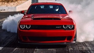 Náhledový obrázek - Dodge Challenger SRT Demon akceleruje tak brutálně, že se při startu staví na zadní