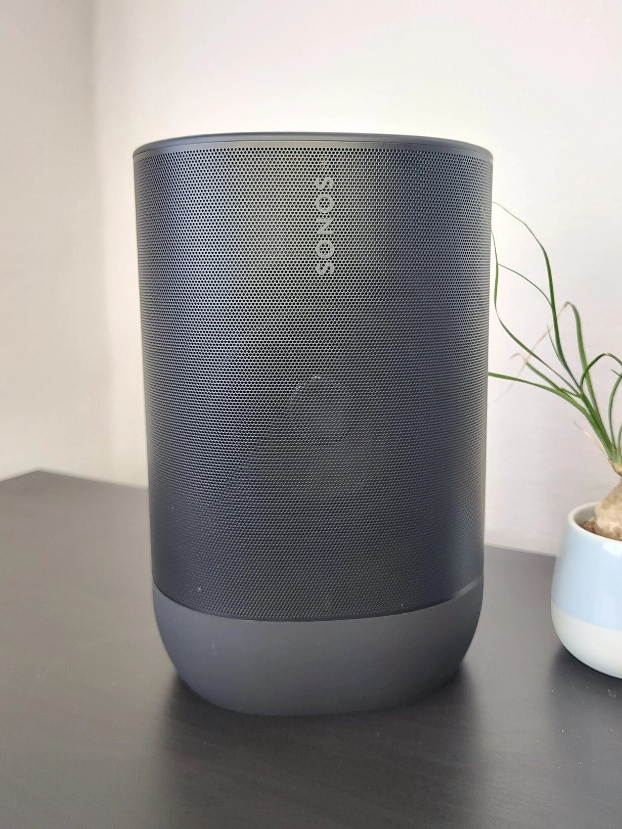 Z přední strany byste nový Move 2 těžko poznali od předchozí generace