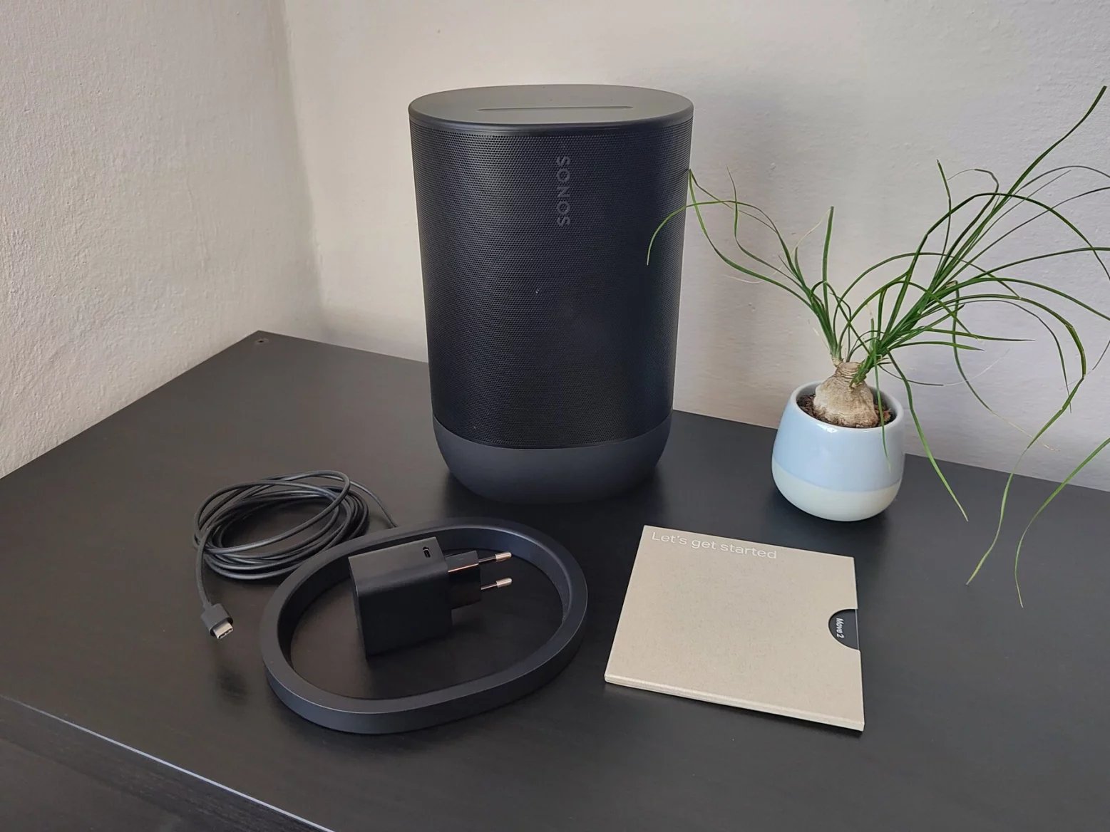 V balení najdete vše, co k Move 2 potřebujete (kytička není součástí balení)