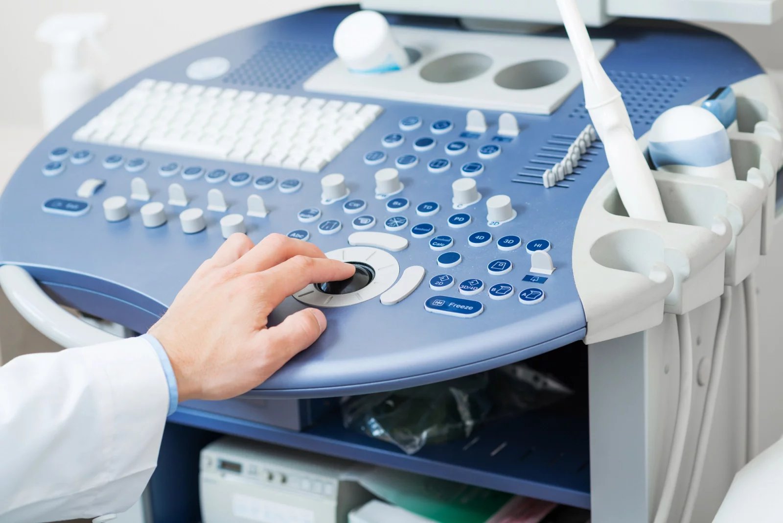 Sonograf se hojně používá k diagnostice některých nemocí a zdravotních stavů. Mezi běžná vyšetření tohoto typu patří ultrazvuk prsu, ultrazvuk břicha nebo močového měchýře.