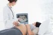 Prenatální sonografie má za cíl zejména posoudit zdravotní stav, růst a vývoj dítěte. Ultrazvuk se obyčejně provádí v 6tt až 9tt.