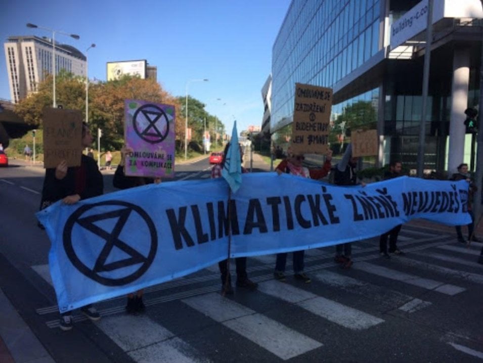 2018-04-extinction-rebellion-v-c48dr.jpg