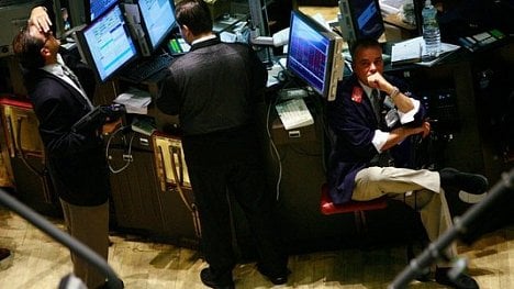 Náhledový obrázek - Akcie v USA prudce oslabily. Propadli se i giganti Facebook či Apple