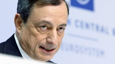 Náhledový obrázek - Strážce eura Draghi: Kdo chce z eurozóny, musí napřed splatit všechny dluhy