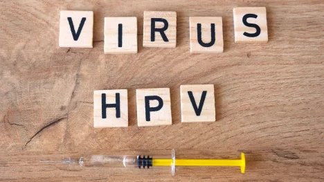 Virus HPV ohrožuje i muže. Způsobuje nádory penisu, mandlí, jazyka, hltanu či konečníku