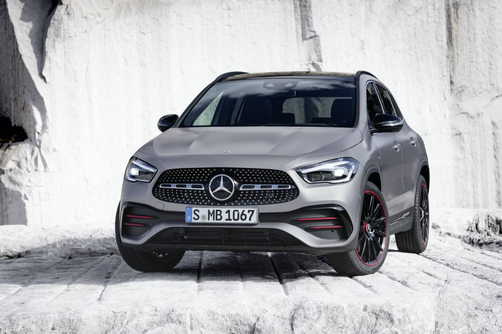 2020-08-Mercedes-Benz-GLA-2020-21.jpg