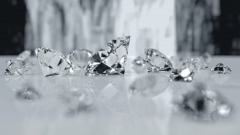 Náhledový obrázek - Co s ruskými diamanty? Sankcím stále unikají, za jejich vývoz Moskva nejspíš inkasuje miliardy dolarů ročně