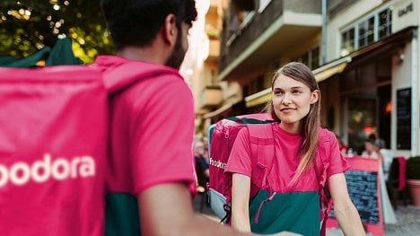 Náhledový obrázek - K jídlu přibyly i léky. Foodora bude nově zákazníkům až před dveře dovážet volně prodejná léčiva