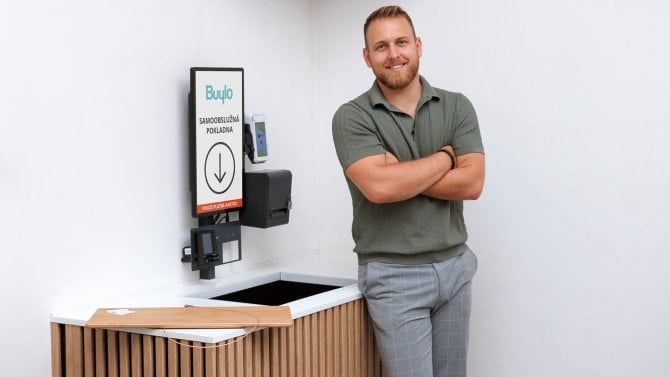 Konec pokladních v Čechách? RFID technologie placení v obchodech výrazně urychlí, prodejci budou mít více času na zákazníky, říká odborník