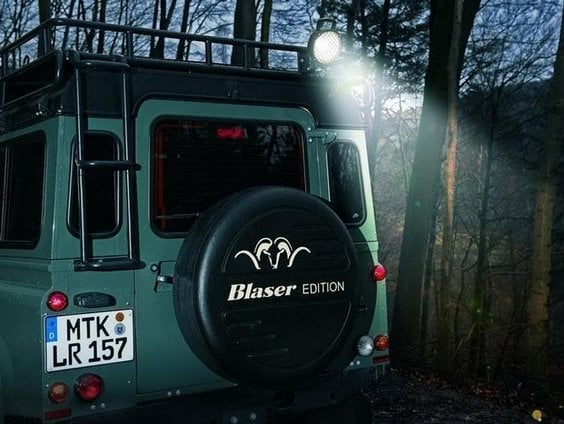 2012-07-land-rover-defender-blaser.jpg