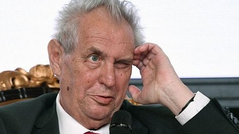 Náhledový obrázek - Zeman je proti regulaci zbraní ze strany Evropské unie. Podepsal petici