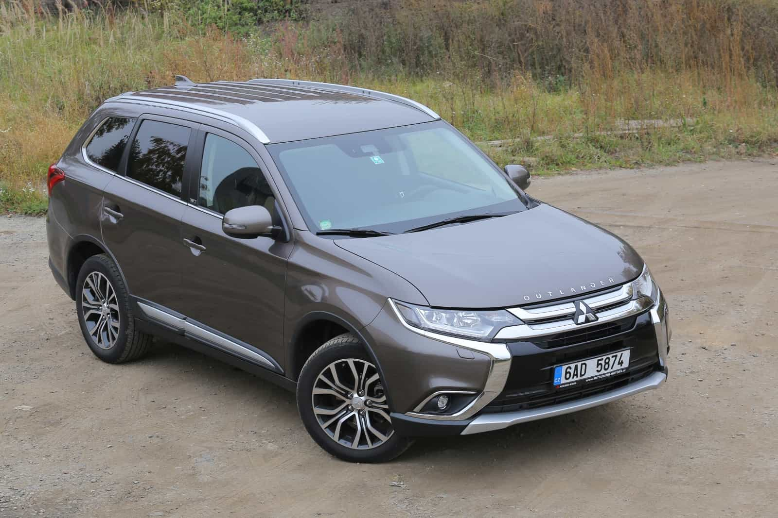 Velké slevy na rozloučenou? Mitsubishi Outlander spadla cena o 100 tisíc korun