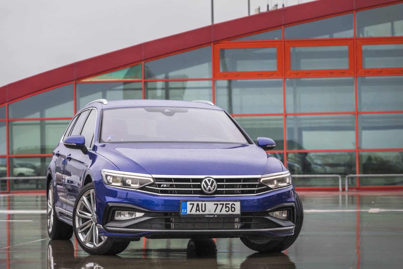 2019-11-Volkswagen-Passat-Variant-00012.jpg