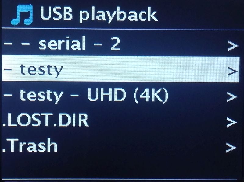 U USB media vidíte regulerní adresářový náhled. Ani nevím, kdy jsem ho na nějakém zařízení, s výjimkou televizoru, naposledy spatřil.