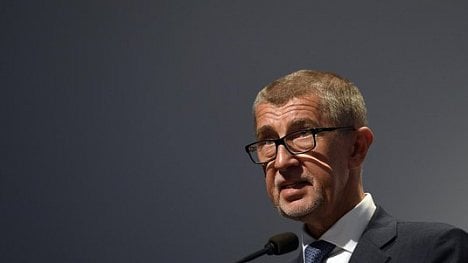 Náhledový obrázek - Úterní schůzka v Lánech se posune o tři hodiny. Babiš, Zeman a Hamáček budou řešit ministra kultury