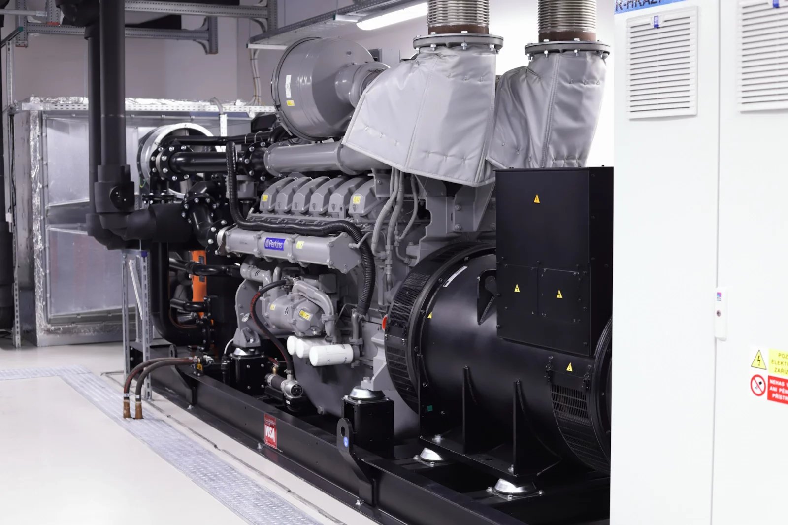 Kokura 3 má tři napajecí větve a každou z nich jistí jeden dieselgenerátor.