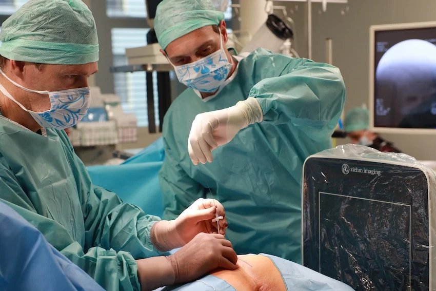Zavedení neurostimulátoru pro léčbu inkontinence