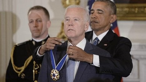 Náhledový obrázek - Obama překvapil viceprezidenta: Bidenovi udělil nejvyšší vyznamenání