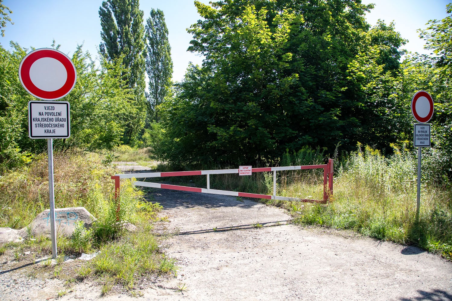 Část bývalého vojenského cvičiště je zamořena azbestem