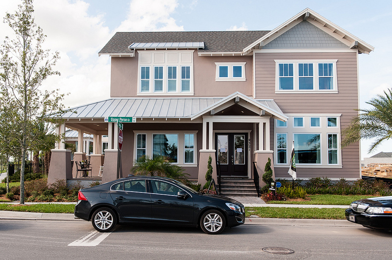 Chytré technologie ale něco stojí. Tento konkrétní dům na periferii Orlanda nabitý chytrými technologie je k mání v přepočtu za "lidových" 20 milionů korun.