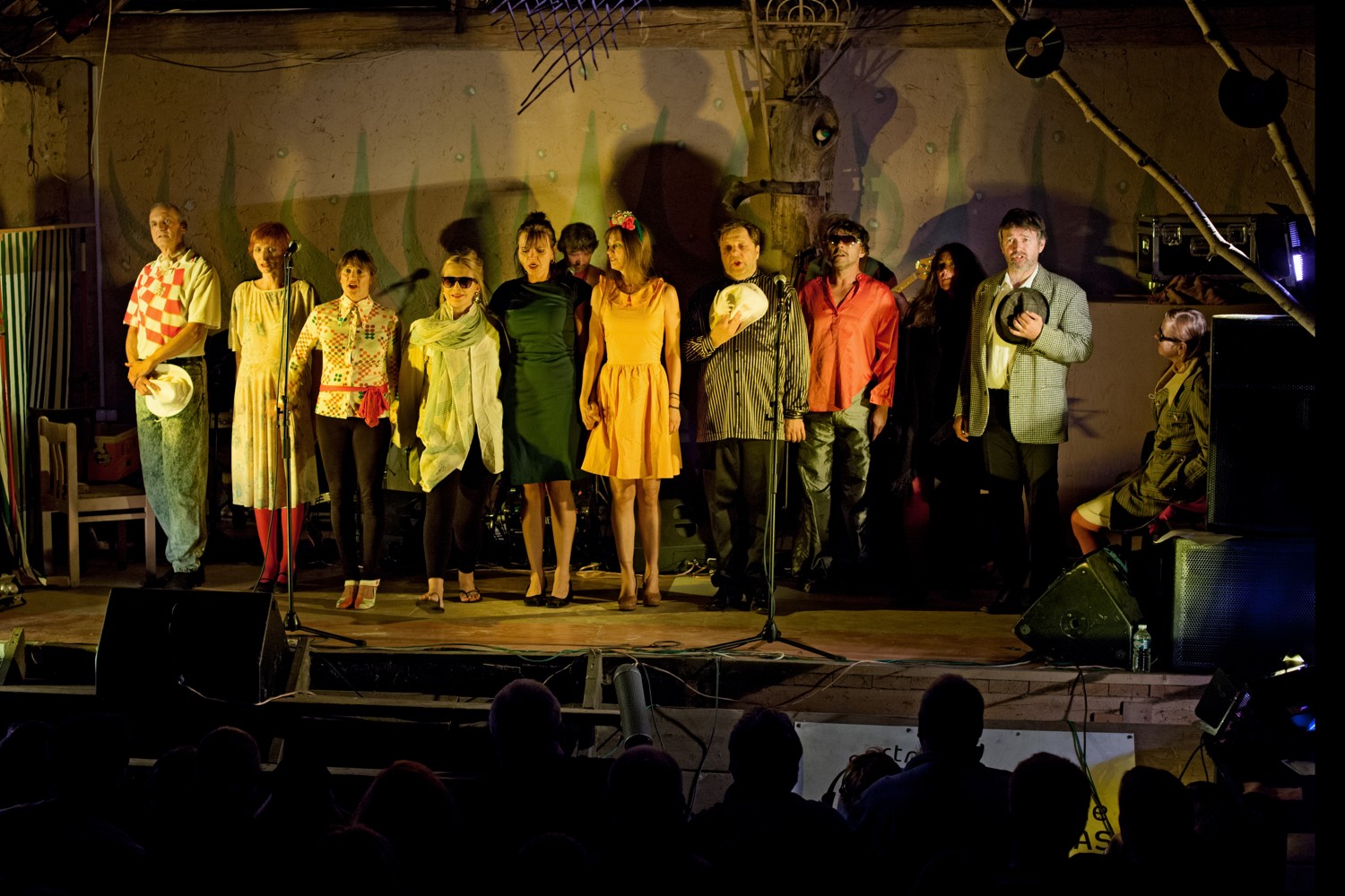 Dokumenty Girl Power, Kino Lucerna a Počátky v České televizi