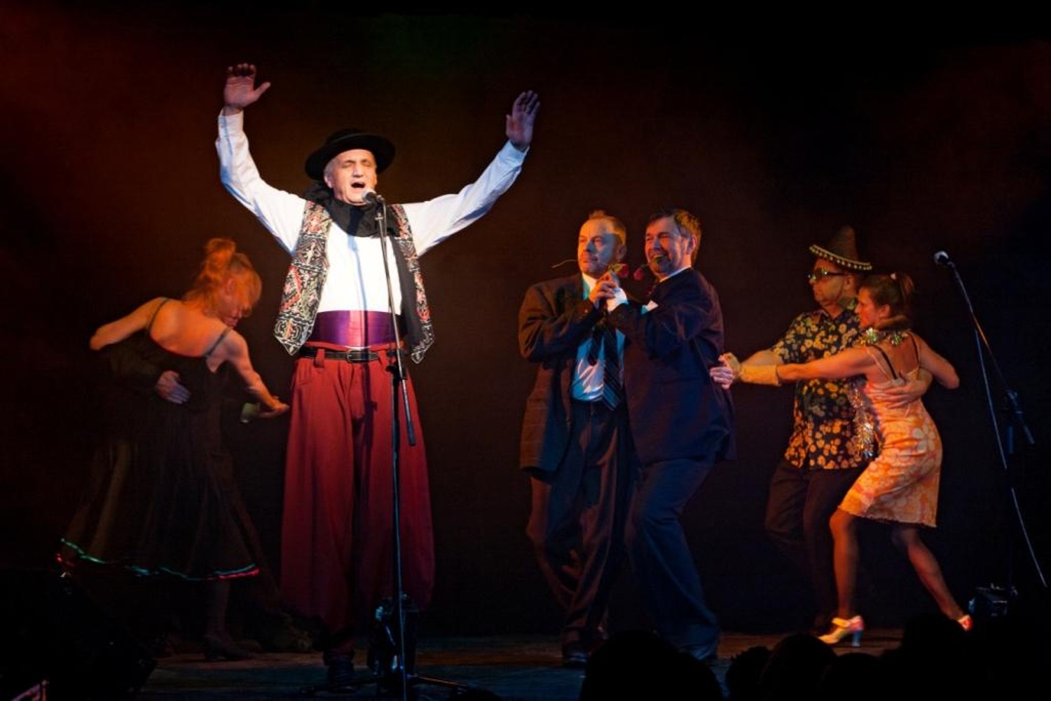 Dokumenty Girl Power, Kino Lucerna a Počátky v České televizi