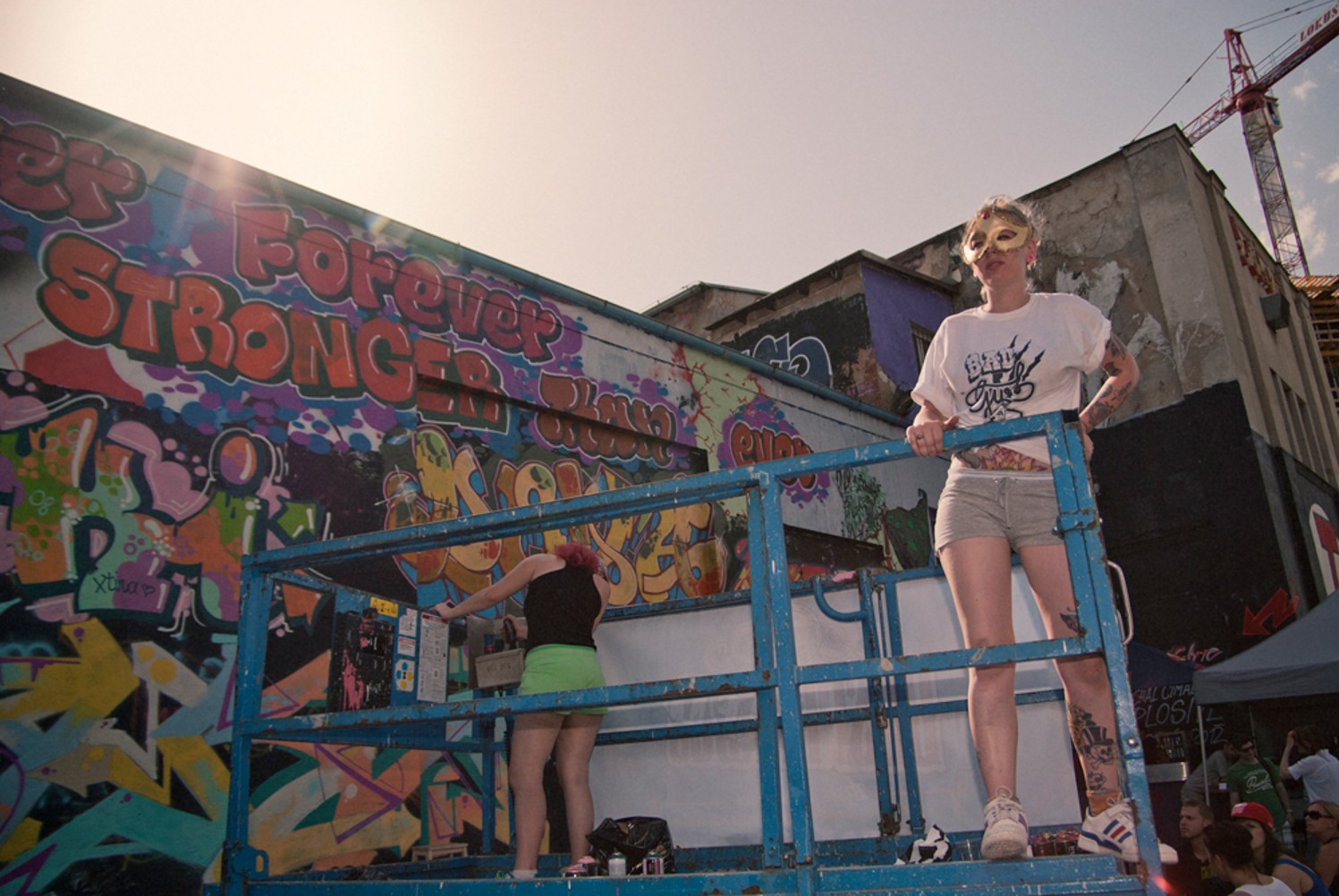 Dokumenty Girl Power, Kino Lucerna a Počátky v České televizi