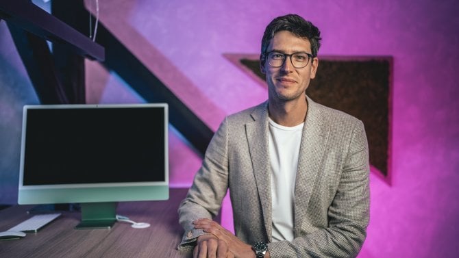 Začínal s 10 miliony korun, dnes vlastní 130 bytů a radí desetitisícům Čechů. První rok ale bolí, říká realitní investor Váka
