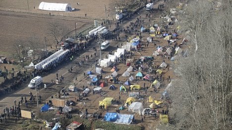 Náhledový obrázek - Přetahovaná o uprchlíky, které ani jedna strana nechce. Turecko vysílá k hranicím s Řeckem tisícovku policistů