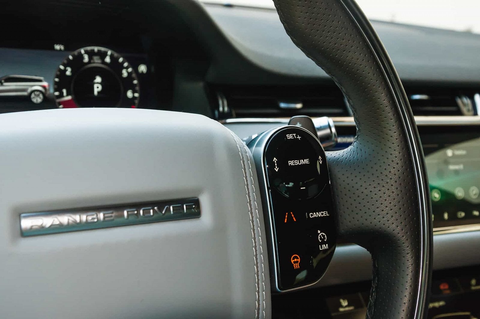 2019-09-Range-Rover-Evoque-2020-9-of-40.jpg