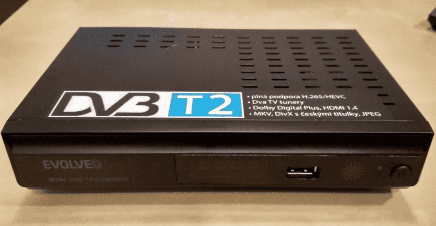 Přední panel přístroje.