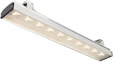 Zapůjčený Ledeos Linear 40W (verze s 10 a nikoli 12 LED). Držáky tělesa mohou být buď takovéto, nebo se za příplatek dodává drátová varianta. Krycí plexisklo z jednotlivých LED diod vymaluje přesně ten „hvězdičkový“ efekt, který vidíte na snímku.