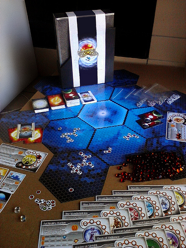 Něco jako Magic the Gathering měla být hra Katalyka. Sedm a půl tisíce dolarů fanoušci zaplatili, hry se ale nedočkali.