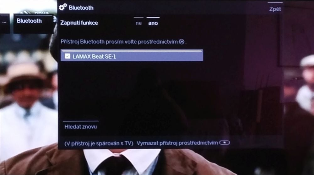 Párování proběhlo zcela bez potíží, což bohužel není zvykem. A co víc, probíhalo automaticky a spolehlivě vždy, když jsem přišel a jednoduše ho síťovým vypínačem zapnul. Beat SE-1 prý speciálně kvůli tomu pracuje právě s Bluetooth 2.1.