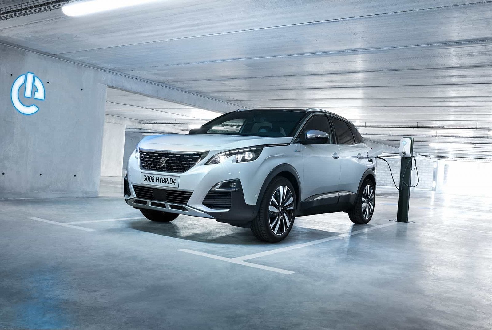 2019-08-Peugeot-3008-Hybrid4_2.jpg