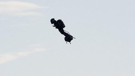 Náhledový obrázek - Francouz Zapata na druhý pokus přeletěl La Manche na flyboardu