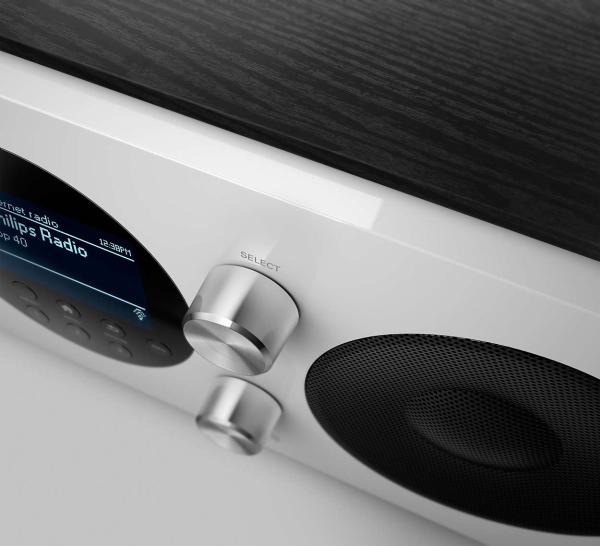 I když to možná nevypadá, barva předního plastového krytu je jasně bílá.