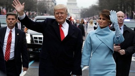 Náhledový obrázek - Trump se plácl přes kapsu. Na inauguraci vydal dvakrát co Obama