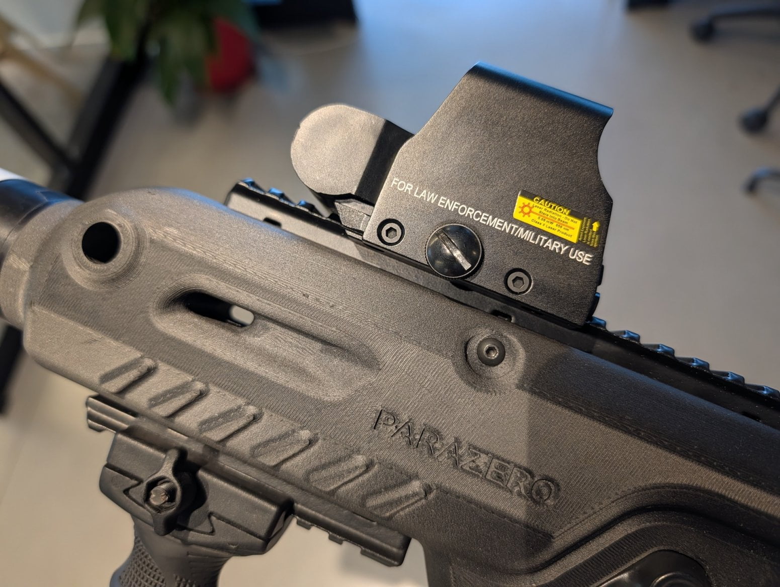 Puška proti dronům od společnosti ParaZero