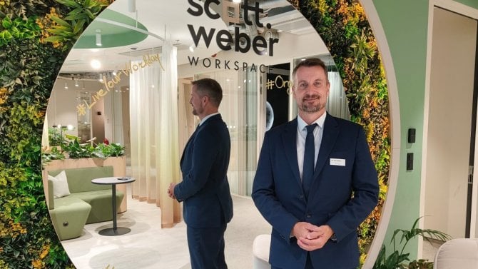 Dnešním nárokům na produktivitu a pracovní prostředí neodpovídá až 90 procent kanceláří, říká Zvada ze Scott.Weber. Miliardu už má na dohled