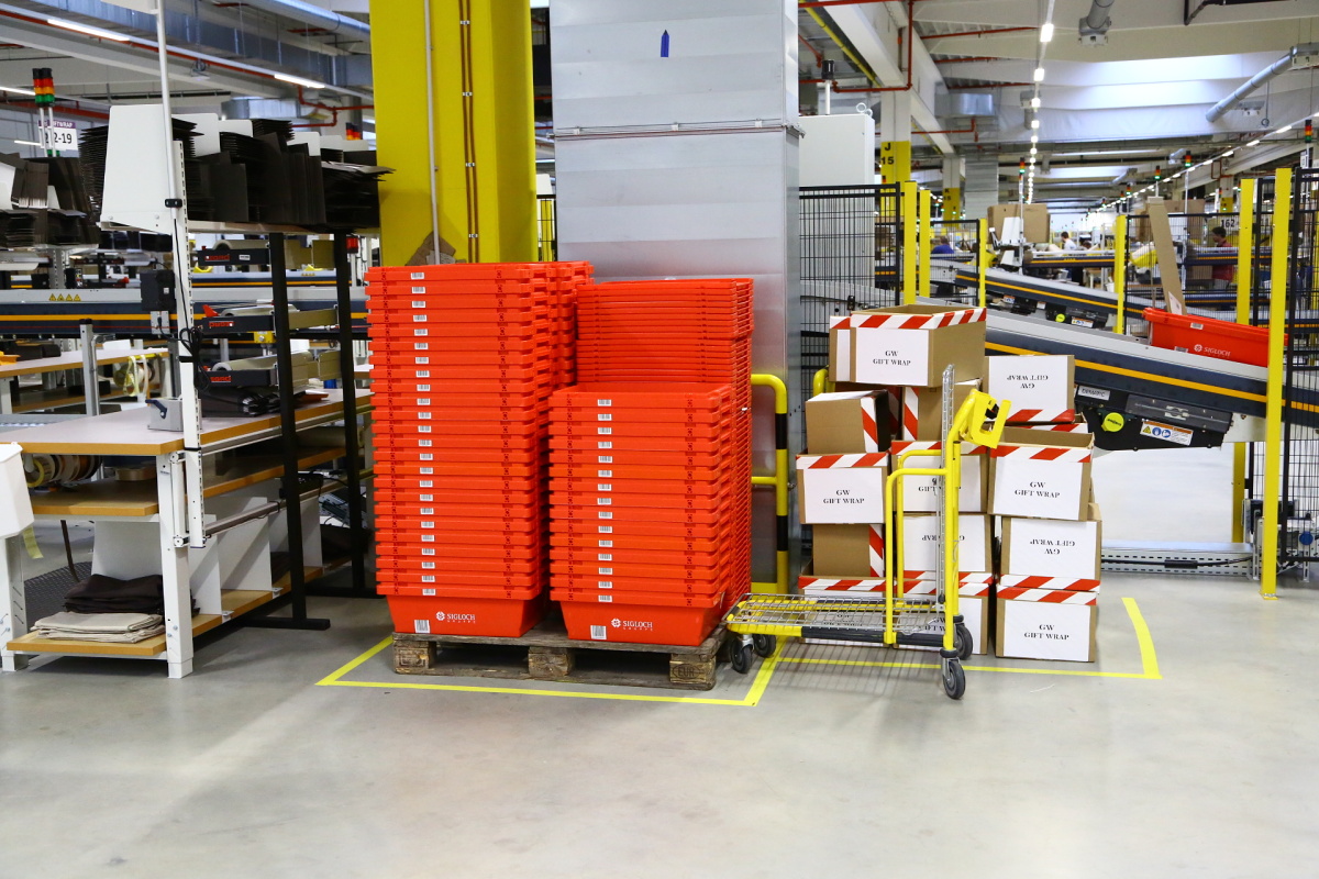 Distribuční centrum Amazonu v Dobrovízi