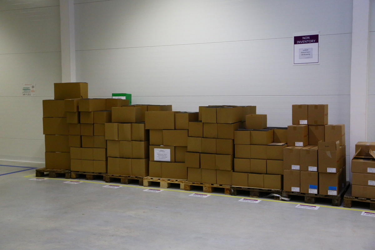 Distribuční centrum Amazonu v Dobrovízi