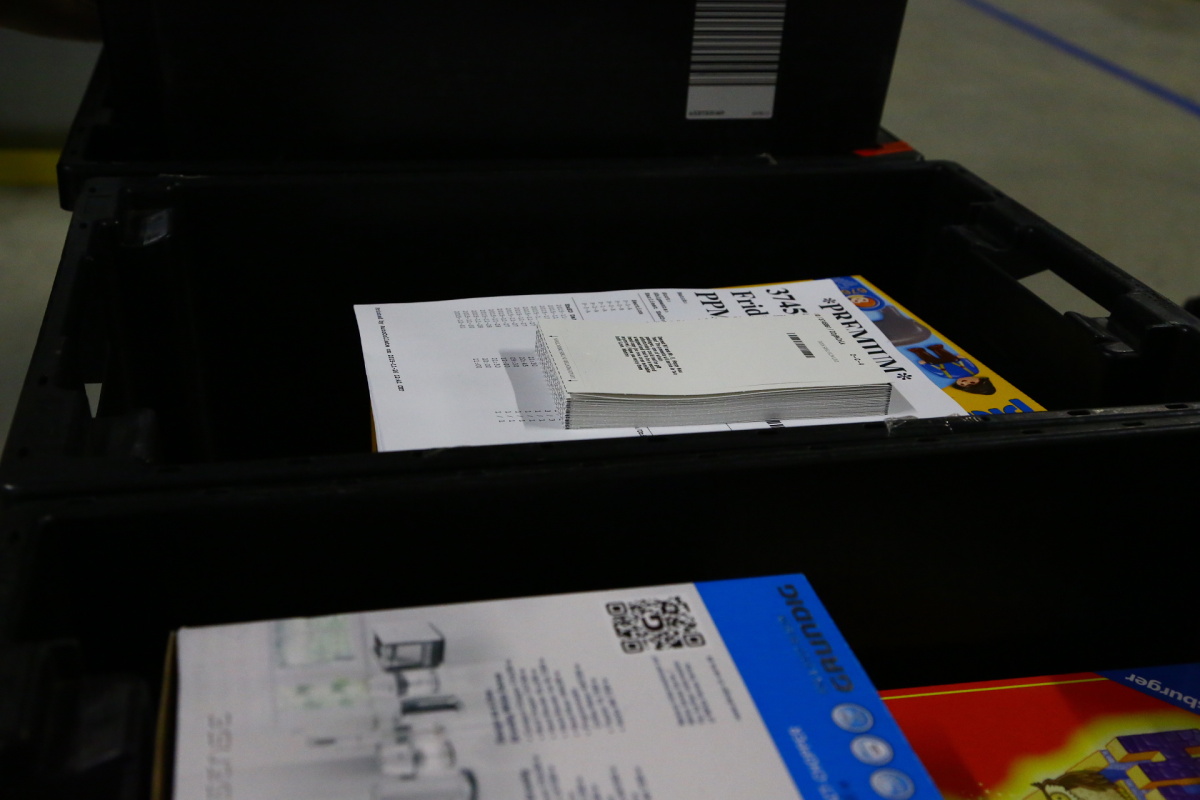 Distribuční centrum Amazonu v Dobrovízi