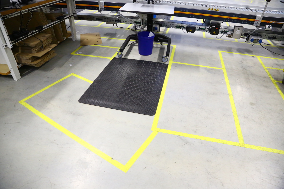 Distribuční centrum Amazonu v Dobrovízi