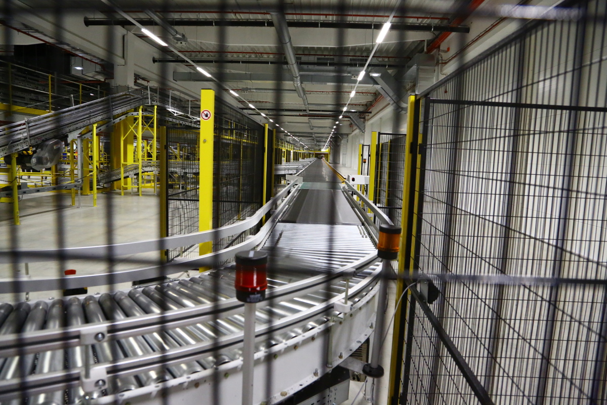Distribuční centrum Amazonu v Dobrovízi